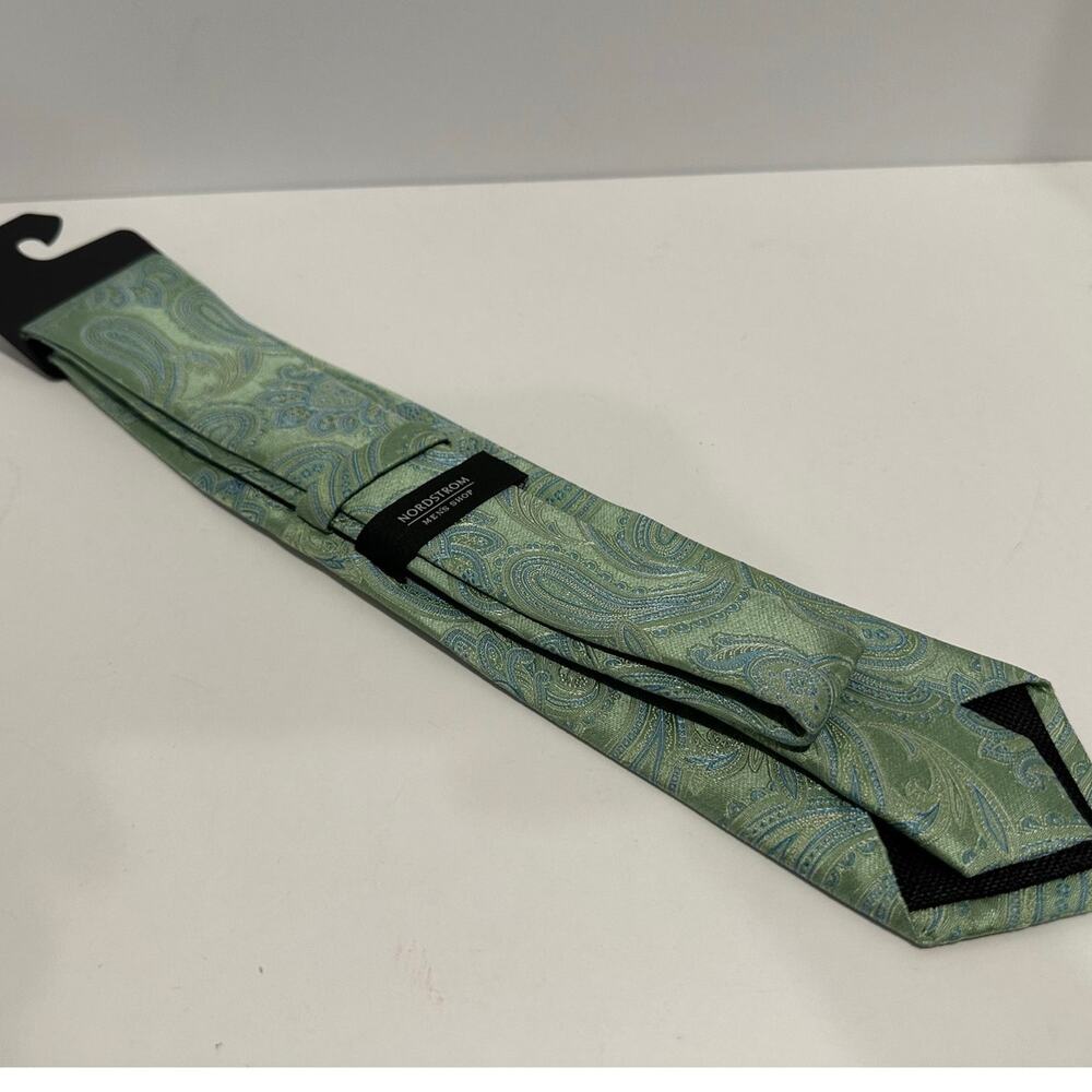 NWT Nordstrom Paisley light Green and blue 100% Silk tie